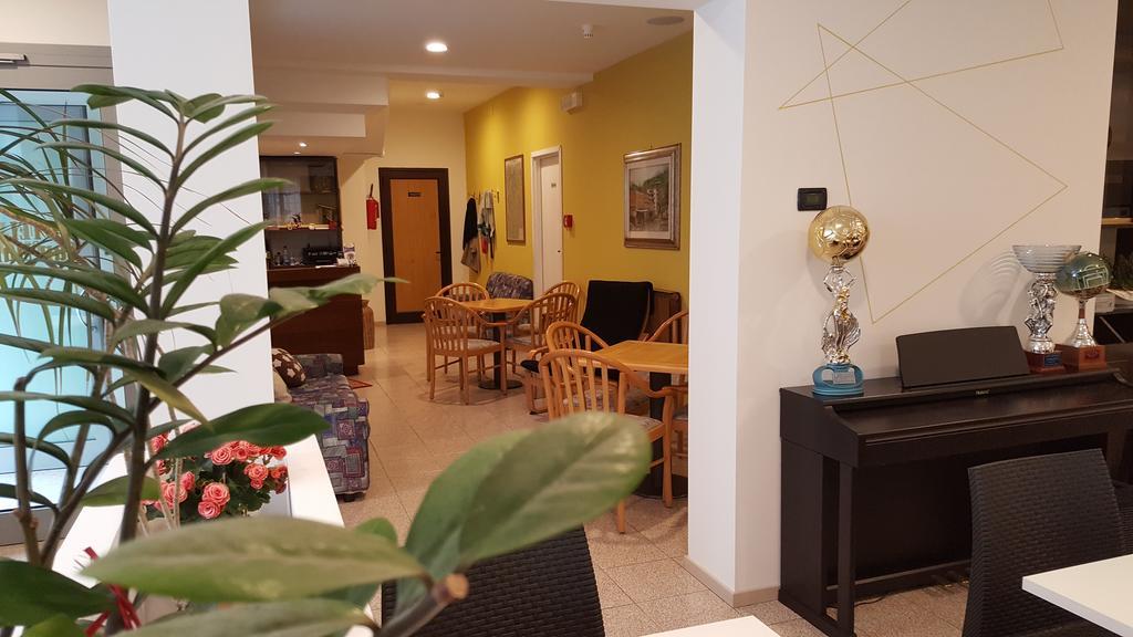 Hotel San Marco Bb Darfo Boario Terme Bagian luar foto